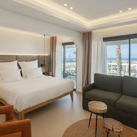 Hotel Hills & By Brown 4*