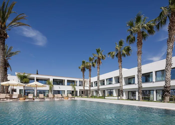 Hotel Hills & By Brown