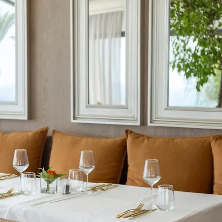 Hotel Hills & By Brown 4*