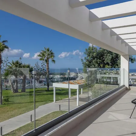 Hills & By Brown Hotel 4*