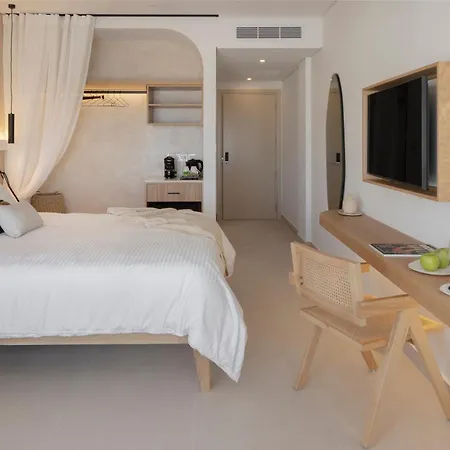 Hills & By Brown Otel 4*