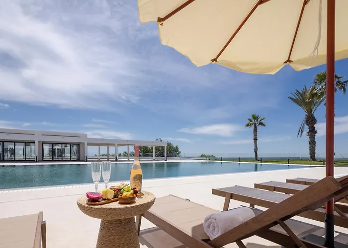 Hills & By Brown Пафос