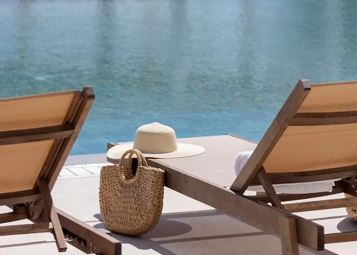 Отель Hills & By Brown