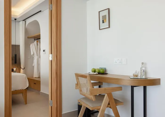 Hills & By Brown 4* Пафос