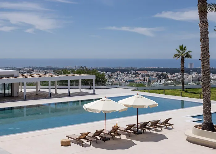 Ξενοδοχείο Hills & By Brown 4*