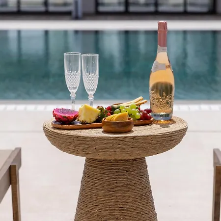 Otel Hills & By Brown 4*