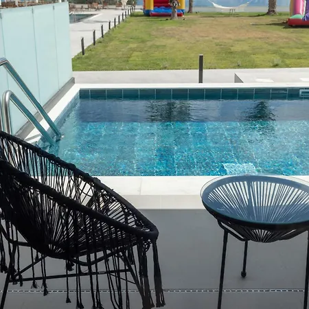 Otel Hills & By Brown