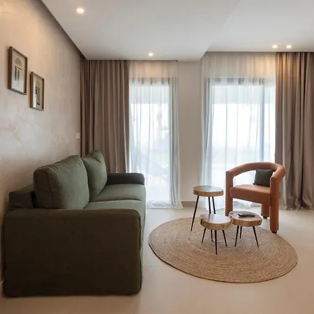 Hills & By Brown Otel Pafos